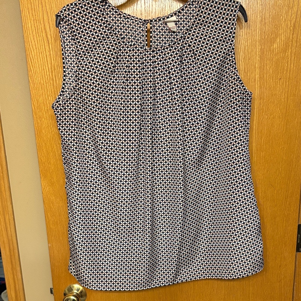 5 for $25  Black and White Patterned Sleeveless Blouse